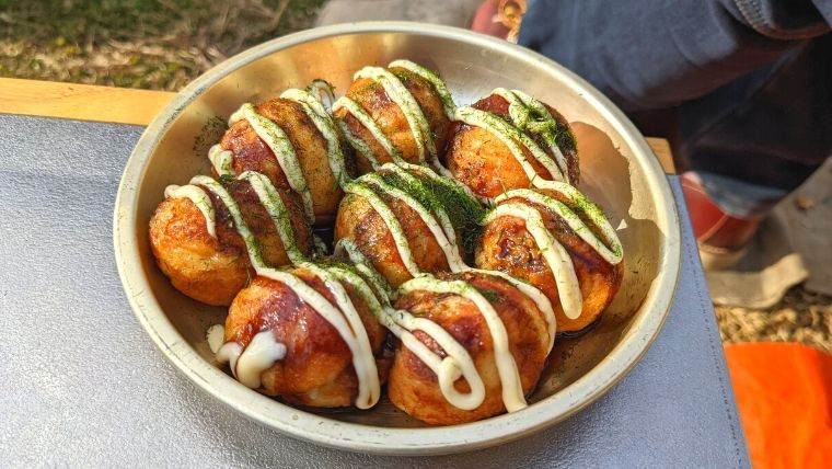 キャンプ飯】キャプテンスタッグ｢マルチミニパン｣でたこ焼き！キャンプで食うたこ焼きは旨い | パルの外遊び